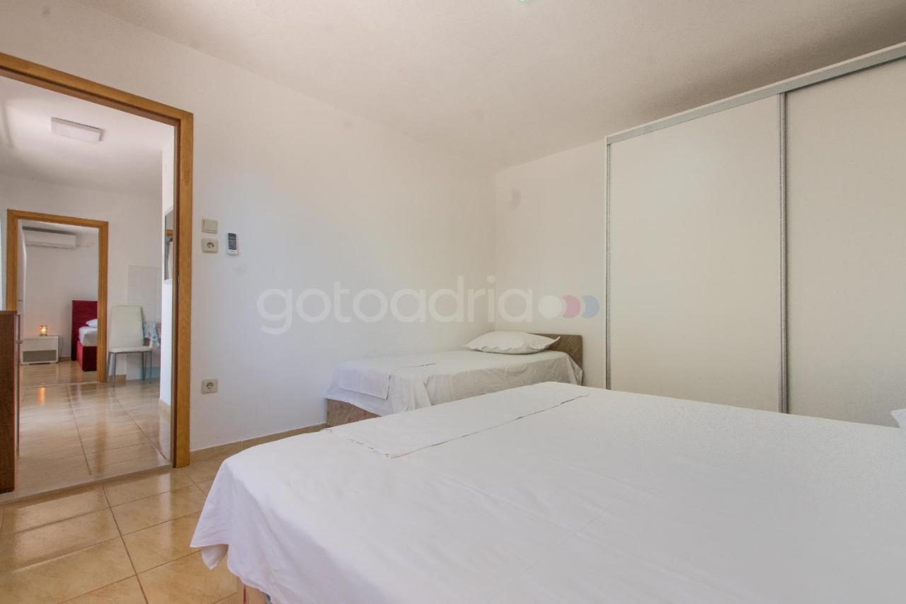 Near The Beach Apartments Jagodia 브렐라 외부 사진